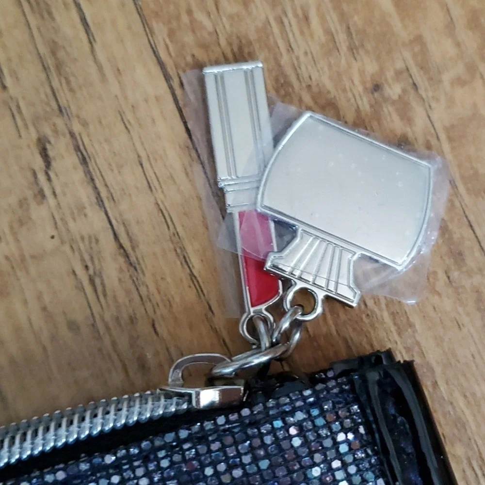 Guang Tong Metallic Silver Glitter Makeup Bag‎ with Lip Charm and Makeup Charms